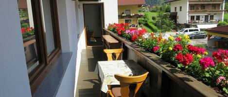 تناول الطعام بالخارج