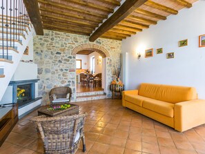 TV, fireplace - Poggio all'Aia by Interhome (Casole d'Elsa)
