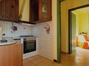 Køleskab, mikrobølgeovn, ovn, opvaskemaskine