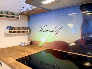 Kjøleskap, mikrobølgeovn, ovn og oppvaskmaskin