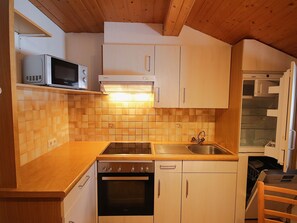 Kjøleskap, mikrobølgeovn, ovn og oppvaskmaskin