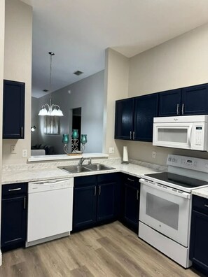 Fridge, microwave, oven, stovetop - 3-bedroom vacation home just 10 minutes from Walt Disney World® Resort (Kissimmee)