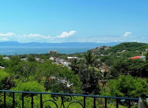 Property grounds - Casita del Arte, for art & nature lovers, with breathtaking ocean views. (Cruz de Huanacaxtle)