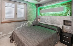 2 bedrooms, travel crib, free WiFi, bed sheets