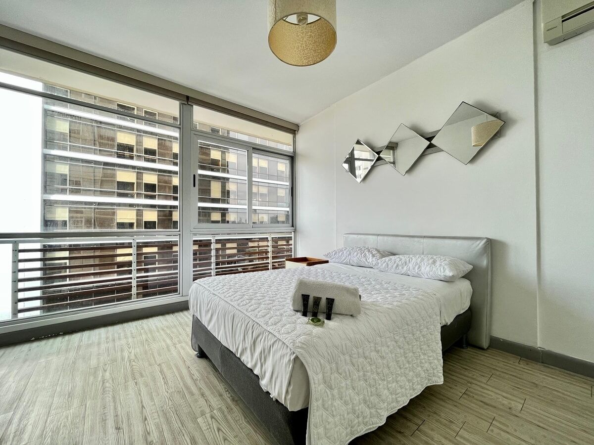 2 habitaciones, tabla de planchar con plancha, wifi y ropa de cama 