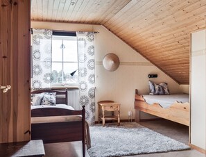 4 bedrooms, desk, iron/ironing board, WiFi