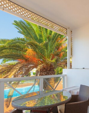 Outdoor dining - Vis Herbae Pool View by iRent Fuerteventura (Corralejo)