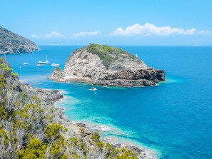 Una spiaggia nelle vicinanze
