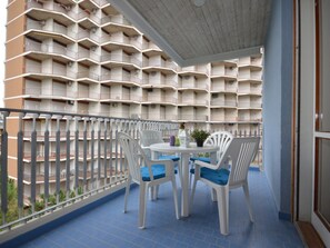 Outdoor dining - Residence Marco Polo by Interhome (Lignano Sabbiadoro)