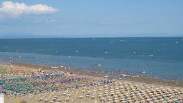 Una spiaggia nelle vicinanze
