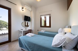 3 bedrooms, iron/ironing board, free WiFi, bed sheets