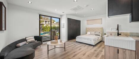 1 室のベッドルーム、アイロン / アイロン台、WiFi (無料)、ベッドシーツ