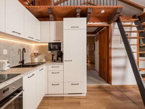 Kühlschrank, Mikrowelle, Ofen, Geschirrspüler