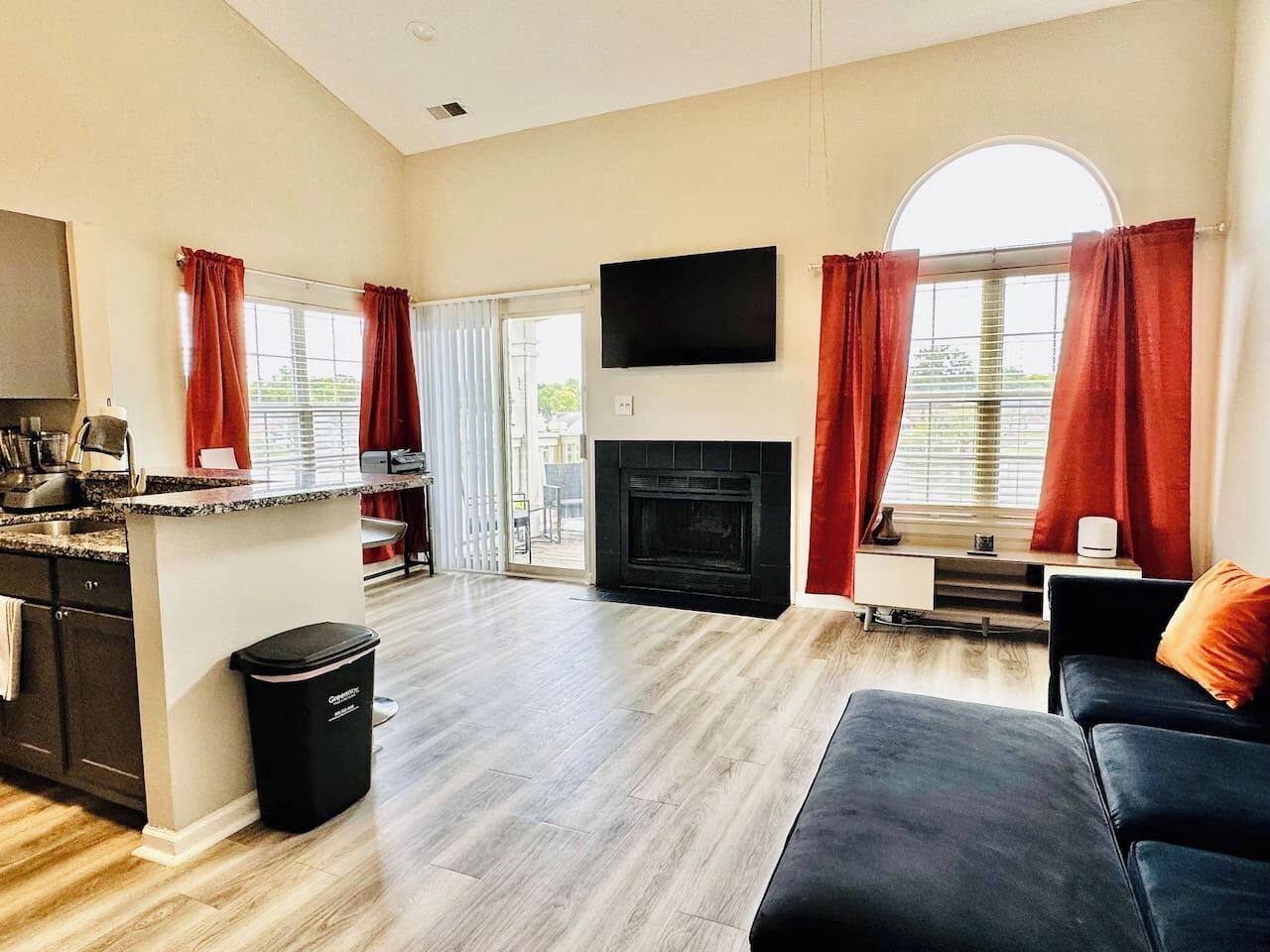 Waterfront King Suite w Balcony