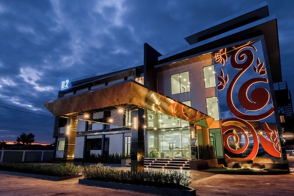 Front of property - evening/night