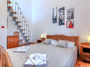 6 chambres, fer et planche à repasser, Wi-Fi