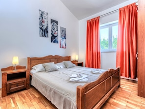 6 quartos, ferros/tábuas de passar roupa, Wi-Fi