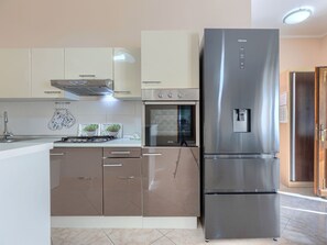 Køleskab, mikrobølgeovn, ovn, opvaskemaskine