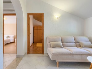 4 bedrooms, iron/ironing board, WiFi