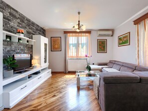 Fernseher, Tischfußball