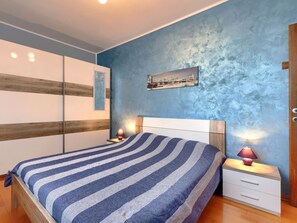 6 Schlafzimmer, Bügeleisen/Bügelbrett, WLAN