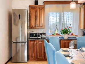 Fridge, microwave, oven, dishwasher