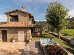 Outdoor spa tub - Casa Alessandro n°5 by Interhome (Lago di Bolsena)