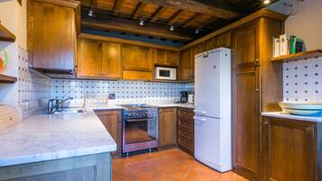 Frigorifero, microonde, forno, lavastoviglie