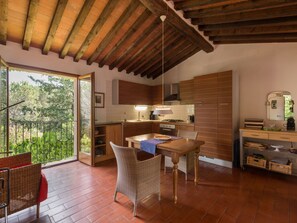 Kühlschrank, Ofen, Geschirrspüler, Kochgeschirr/Geschirr/Besteck