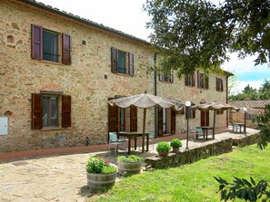 Outdoor dining - Le Palaie - 'Piscina' (PEC205) by Interhome (Peccioli)