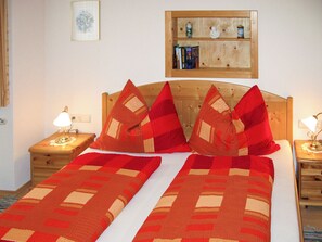 3 bedrooms, iron/ironing board, WiFi