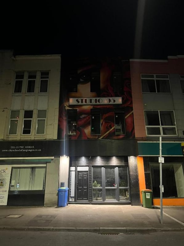 A building with a sign reading "STUDIO 95" and a website address "www.cityschooloflanguages.co.uk". - The Studio (Blackpool)