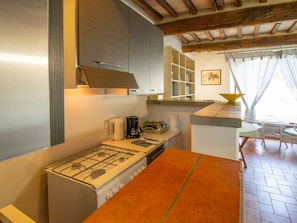 Kühlschrank, Ofen, Toaster, Kochgeschirr/Geschirr/Besteck