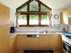 Kühlschrank, Ofen, Geschirrspüler, Kochgeschirr/Geschirr/Besteck