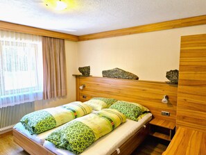 16 bedrooms, WiFi