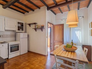 Frigorífico, horno, tostadora y trona infantil