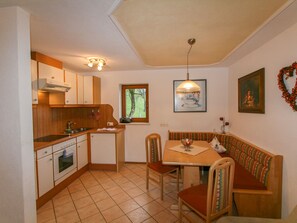 Fridge, oven, dishwasher, cookware/dishes/utensils - Vacation home Margit by Interhome (Mayrhofen)