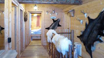 5 makuuhuonetta, työpöytä, Wi-Fi