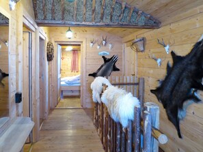 5 bedrooms, desk, WiFi