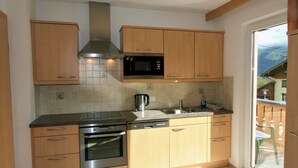 冰箱、微波炉、烤箱、厨具/餐具