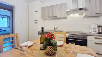 Kühlschrank, Mikrowelle, Ofen, Toaster