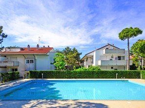 Pool - Parco Hemingway by Interhome (Lignano Pineta)