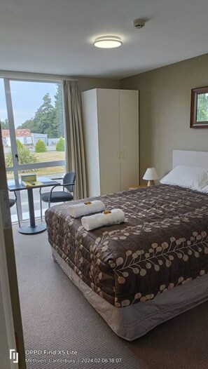 1 bedroom, iron/ironing board, travel cot, WiFi - Mt Hutt Studio at 23 Methven (Methven)