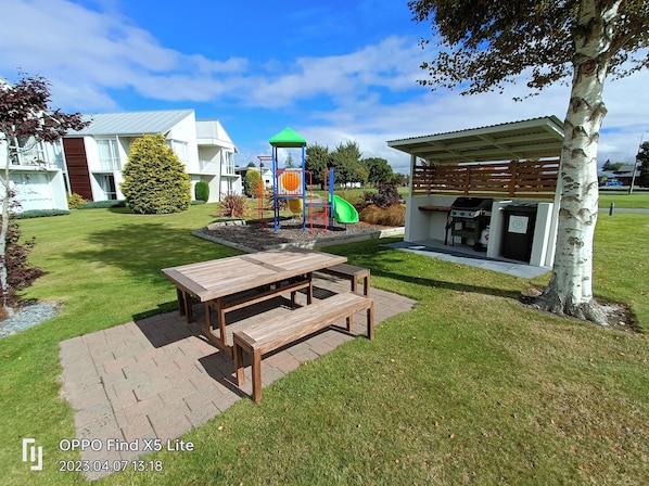 Outdoor dining - Mt Hutt Studio at 23 Methven (Methven)