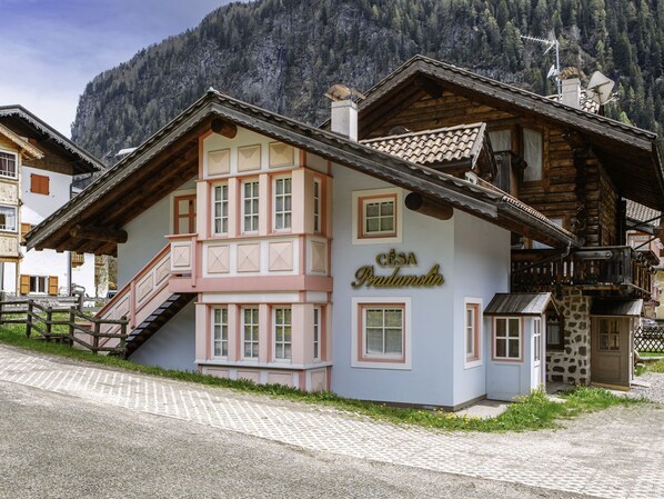 A traditional chalet with a wooden facade, a balcony, and a sign reading "Cesa Pradamolin". - Cesa Pra da Molin by Interhome (Campitello)