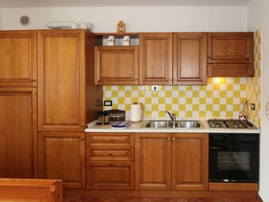 Fridge, oven, cookware/dishes/utensils