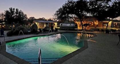 TINY Cottage in Hudson Bend Road