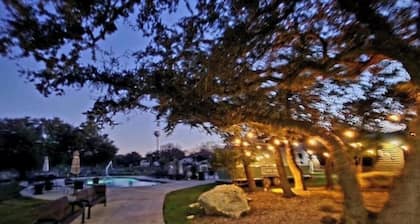 TINY Cottage in Hudson Bend Road