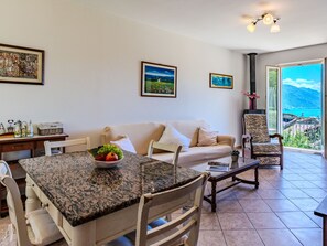 Televisión, chimenea