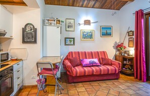 Smart TV, tavolo da calcetto, tavolo da ping pong